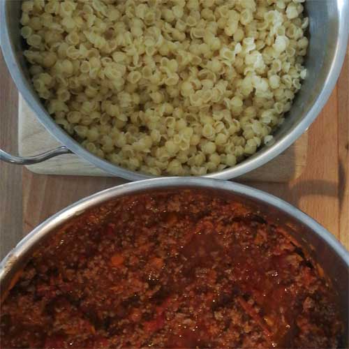 Kleine Muschelnudeln und eine teilweise pürierte Sauce kamen in die Verpflegungssäcke