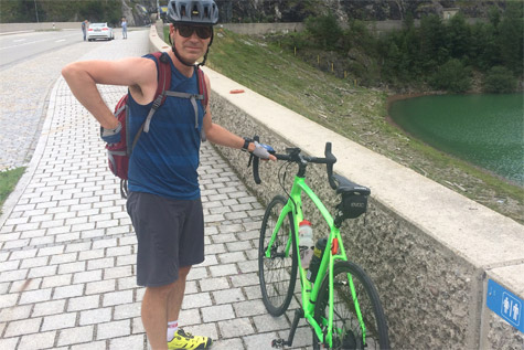 Kai auf der Staumauer am Sylvensteinspeicher